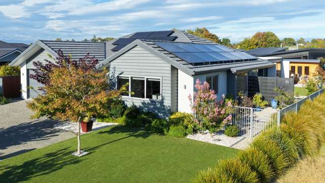 Elegant Coastal Living in Mapua Village