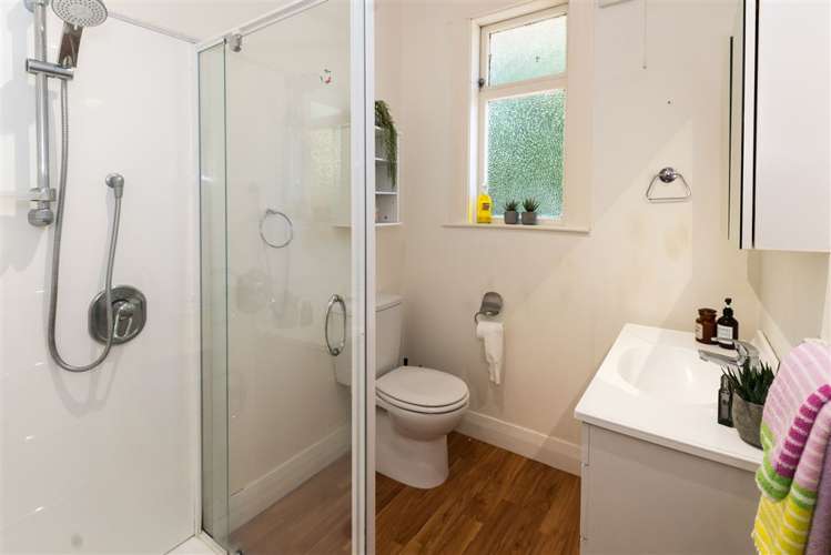 13 Hungerford Road Lyall Bay_9