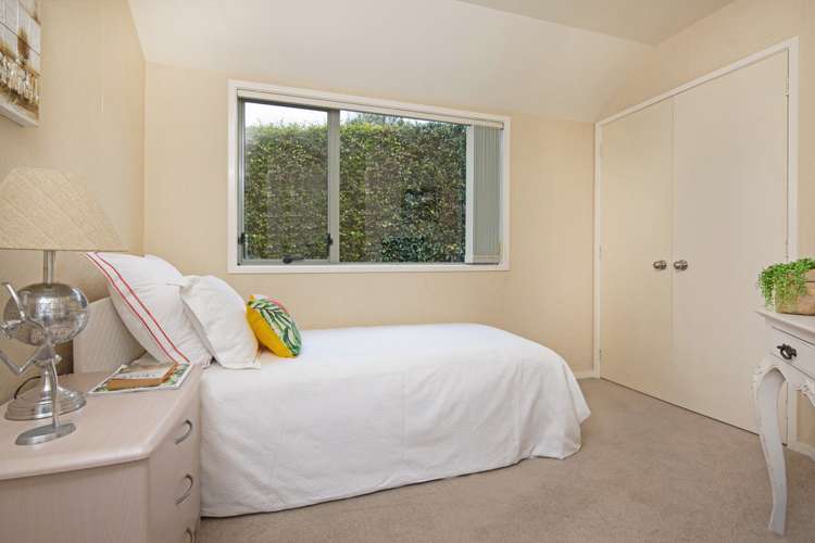 2/10 Burford Place Mellons Bay_17