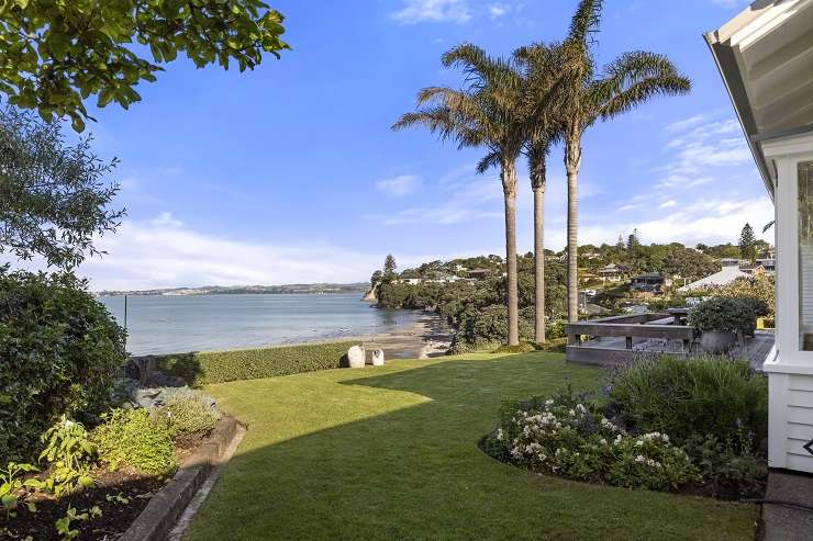 1 Marine Parade, Mellons Bay, Auckland