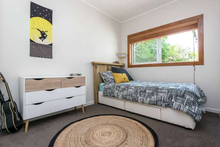 92 Beach Road Mellons Bay_16