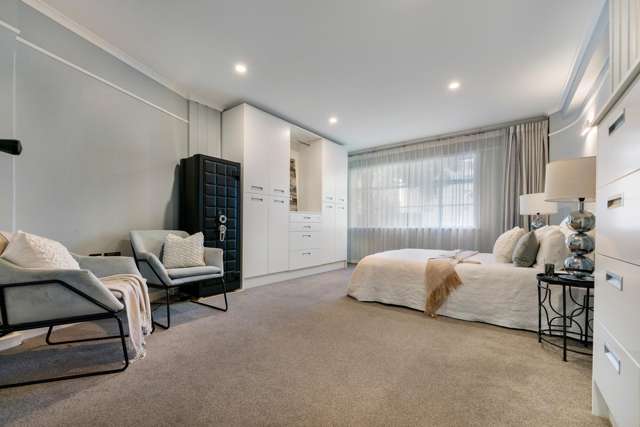 CBD Living: 2 Beds & a Garage!