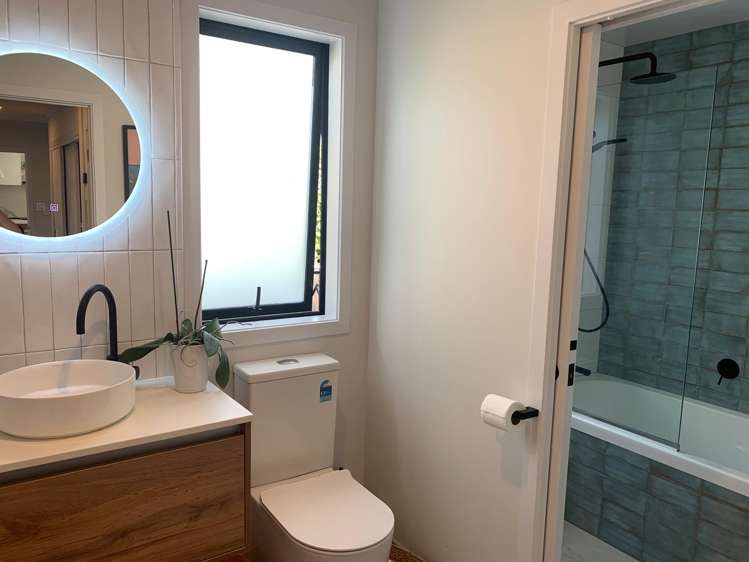 1 Woodfern Crescent Titirangi_6