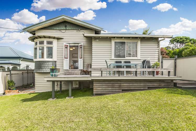 45 Lake Road Devonport_17