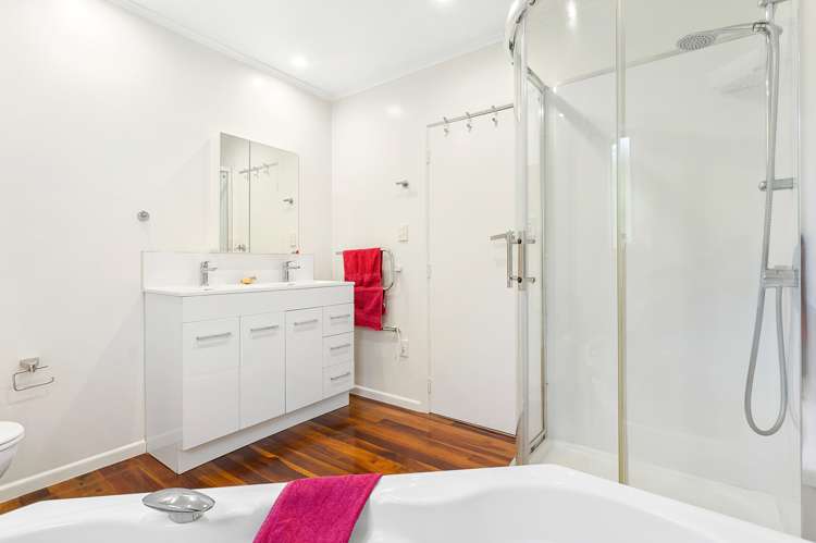 2/91 Deep Creek Road Waiake_21