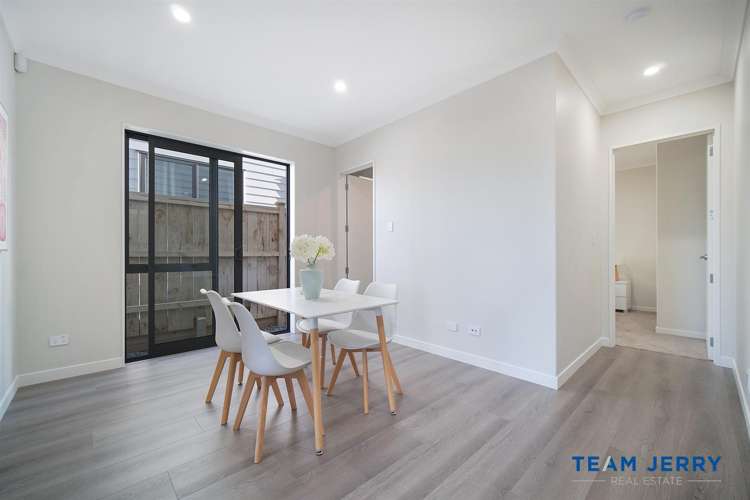 21 Knockanara Drive Flat Bush_11