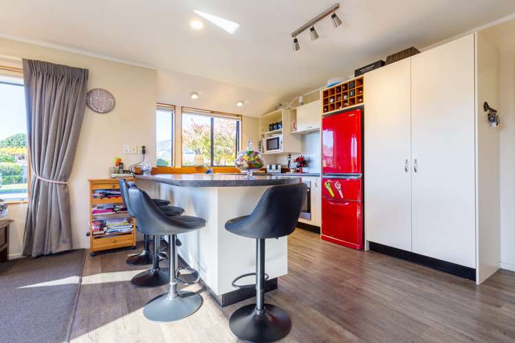 90 Aldinga Avenue Stoke_5