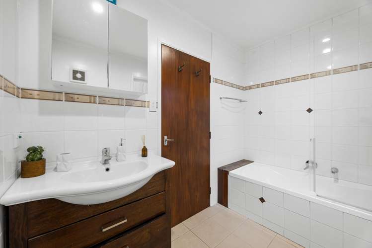 190 Golf Road Titirangi_18