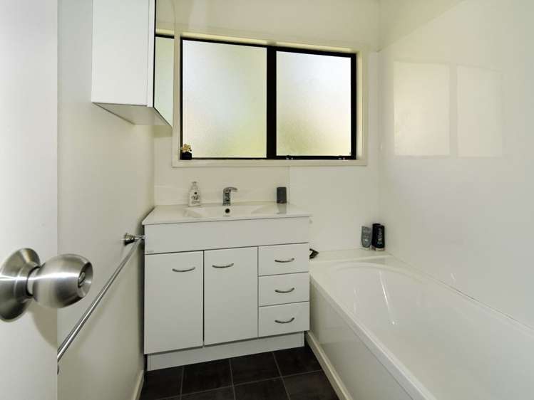 11 John Webster Place Glen Eden_12