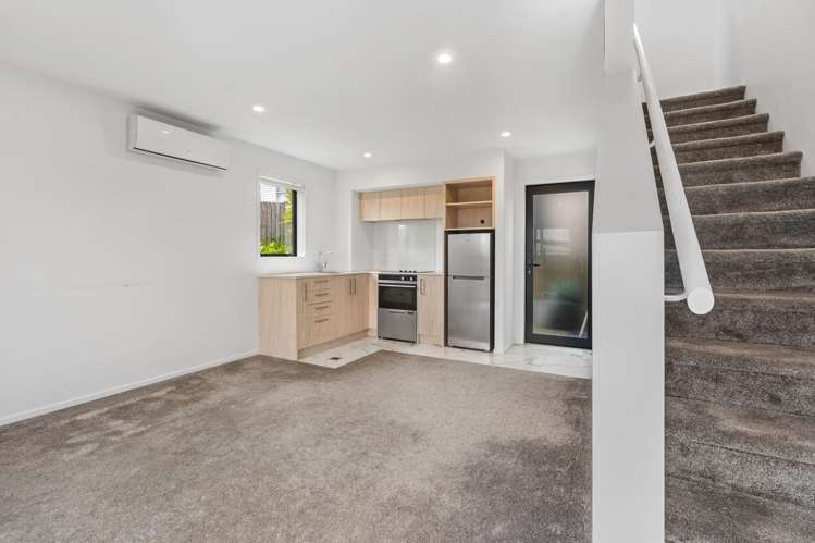 2/45 Vera Road Te Atatu South_3