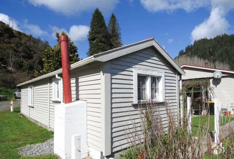 4 Broadway Reefton_10