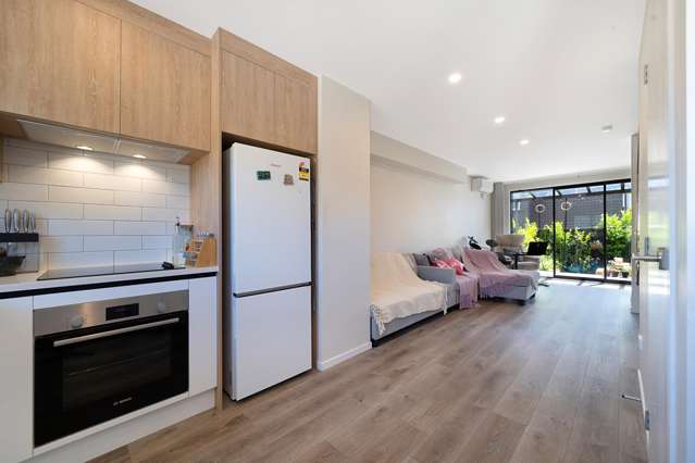 2/11 Scanlen Terrace Kelston_3