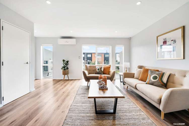 87 Bordeaux Parade Te Atatu South_6