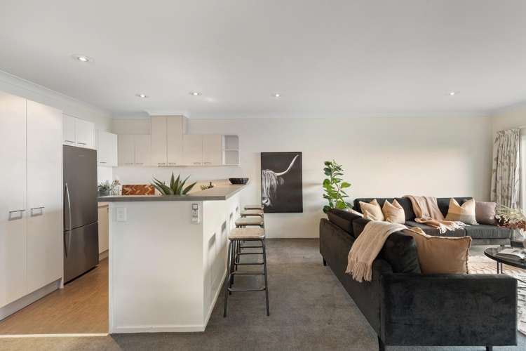 19b Wynyard Crescent Fernhill/Sunshine Bay_11