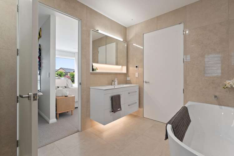 62 Carnaveron Drive Lincoln_22