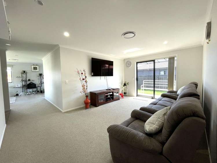 26 Honeyfield Drive 10861_9