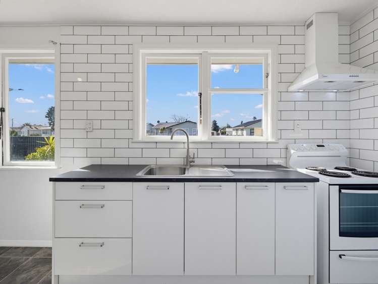 18 Wyatt Cres Onekawa_2