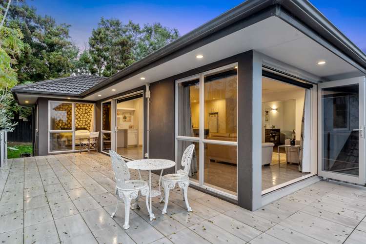 8 Baverton Drive Flat Bush_15