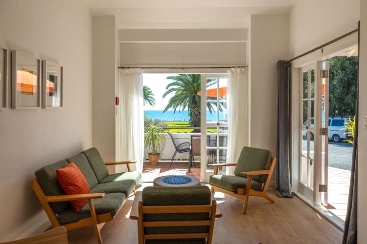 4/23 The Strand Onetangi_5