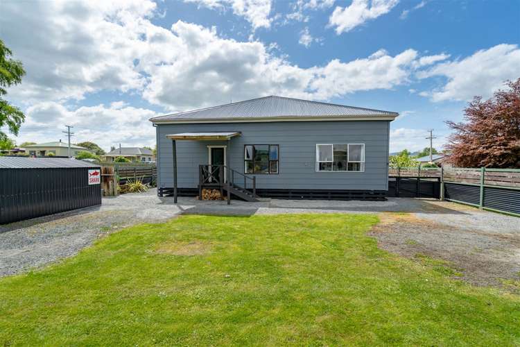 18 Main Road Owaka_16