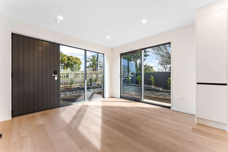336A Royal Road Massey_2
