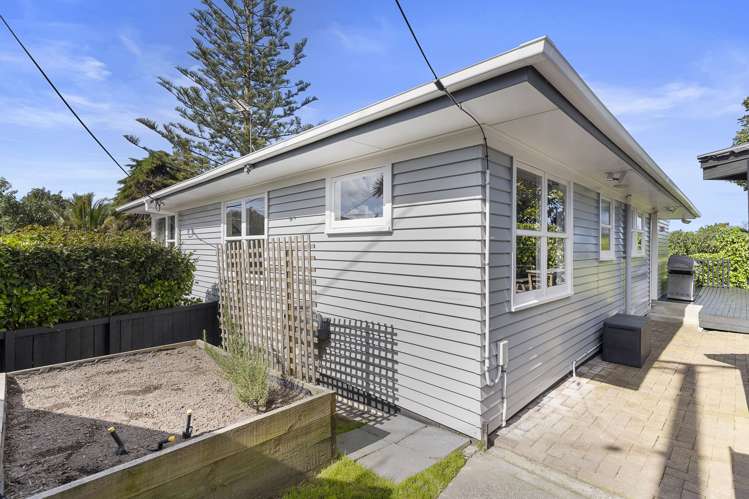 5b Tirimoana Road Te Atatu South_21