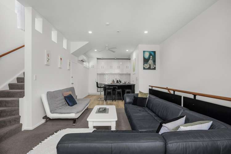 10/24 Hanson Street Mount Cook_11