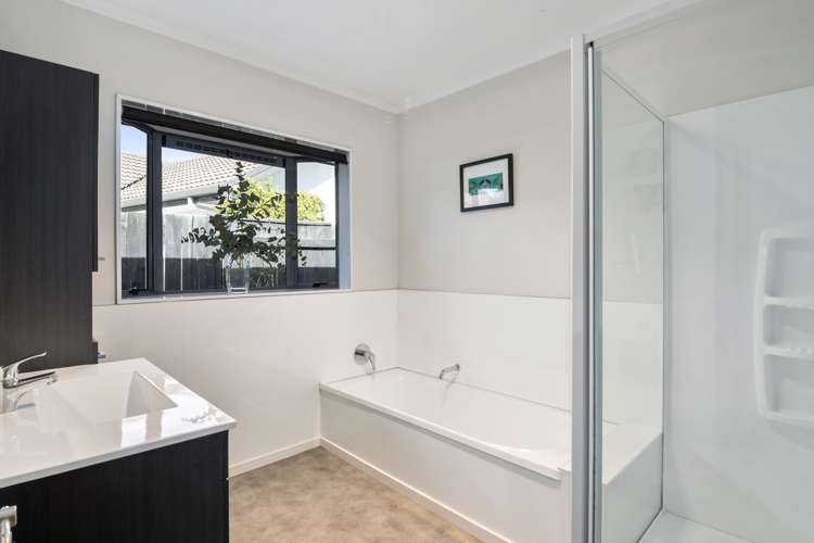 53 Olympus Way Richmond_13