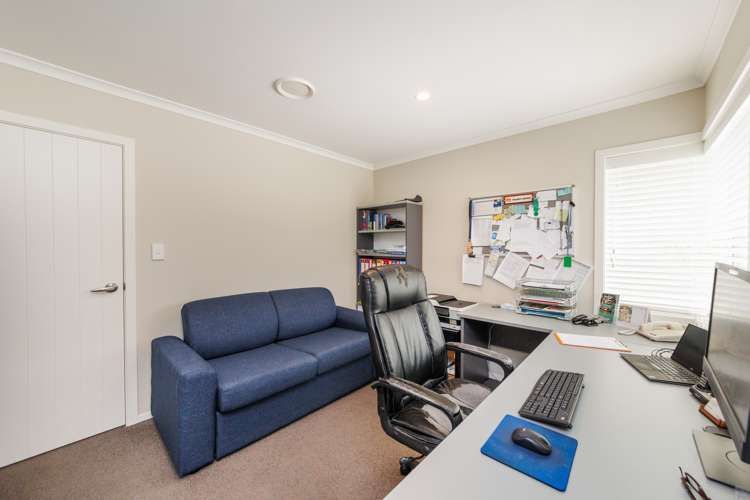 8 Roots Street West Feilding_11