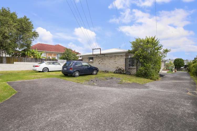 1/4046 Great North Road Glen Eden_13