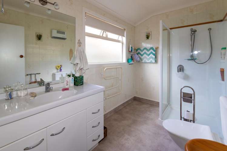 28 Meeanee Quay Westshore_11