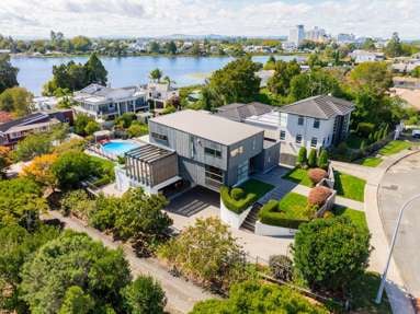 142 Lake Crescent_1