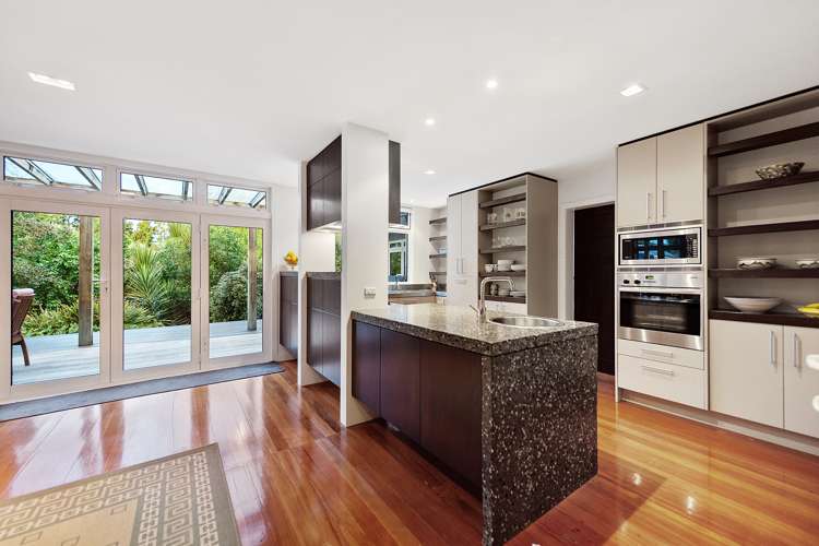 132 River Road Hamilton East_3