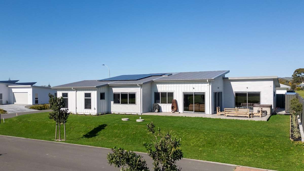 4 bedroom coastal elegance & lifestyle 2