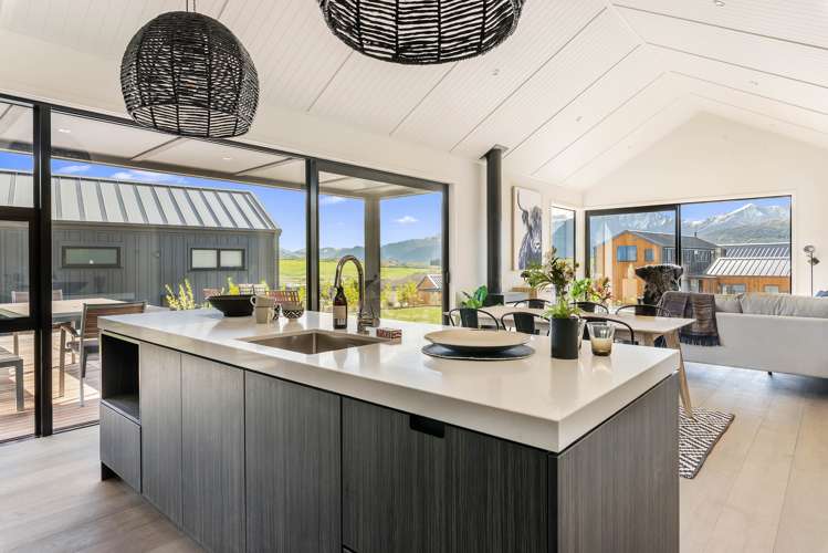 12 Falconer Rise Jacks Point_6