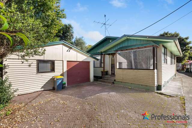 Well presented family home in convenient location in Glen Eden