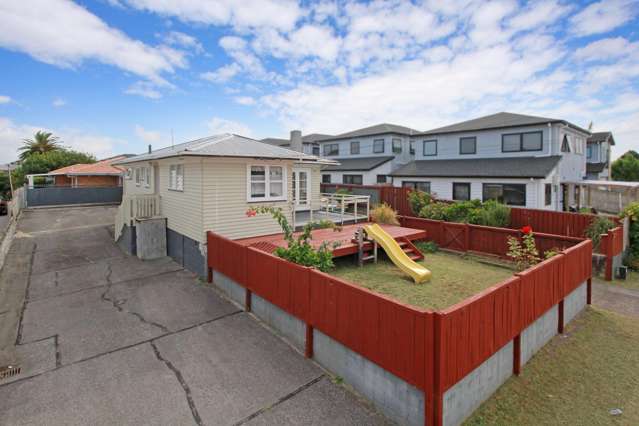 3 BEDROOM HOME IN PAPATOETOE