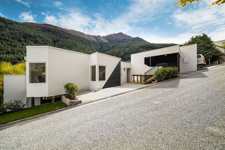 10b Mackinnon Terrace Fernhill/Sunshine Bay_22