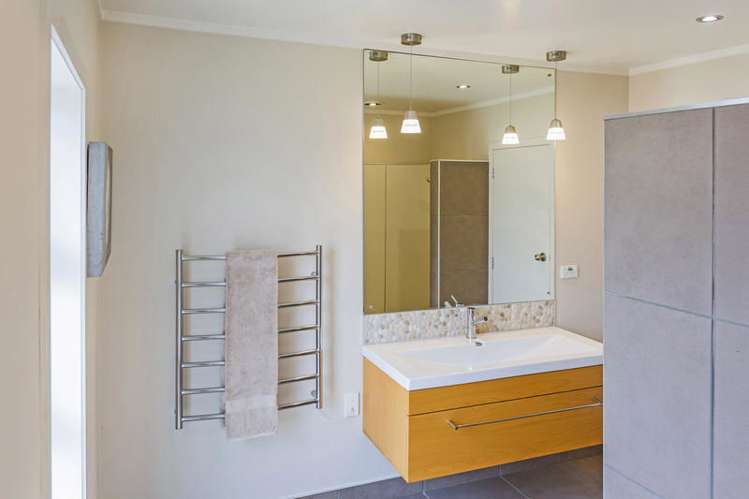 9 Seymour Road Mellons Bay_8