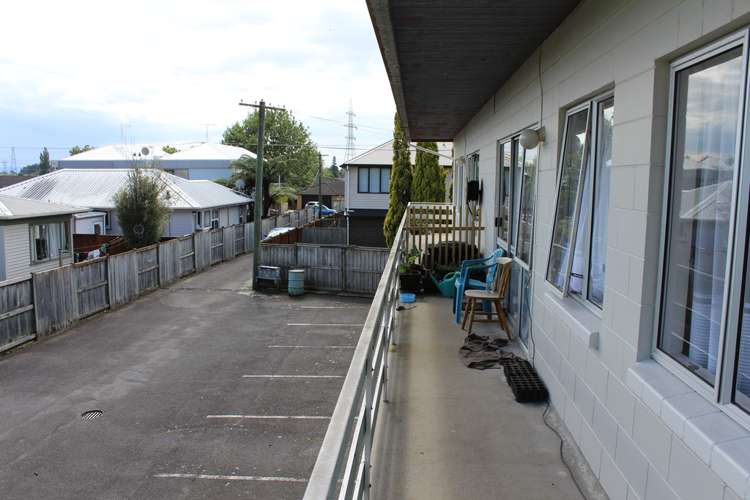 200 Old Farm Road Hamilton East_5