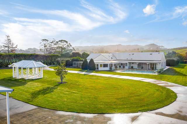 Executive Lifestyle Living in the Heart of Waitoki