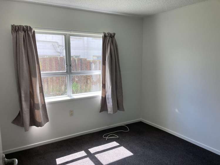 2/4 O'Neill Street 1055_6