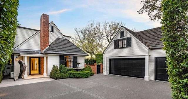 'I love auctions’ - Trophy home breaks this year's record with $7.41m sale