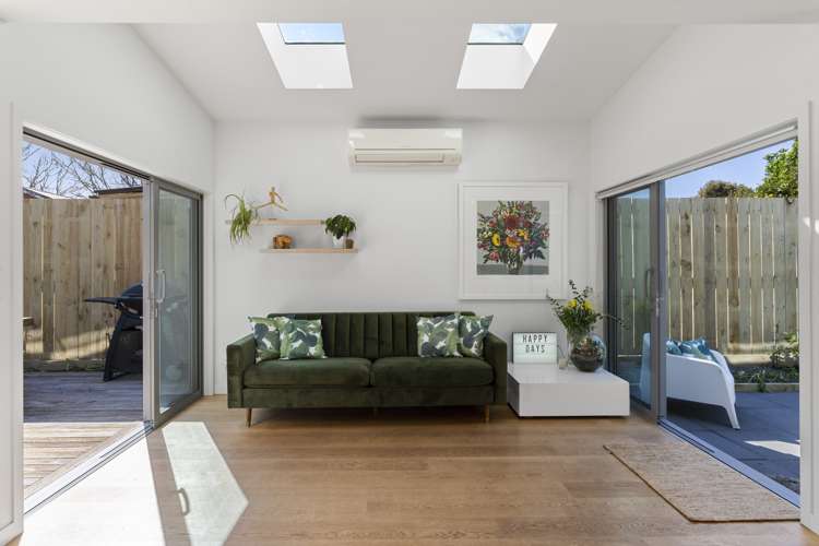 216 Riverside Avenue Point England_8