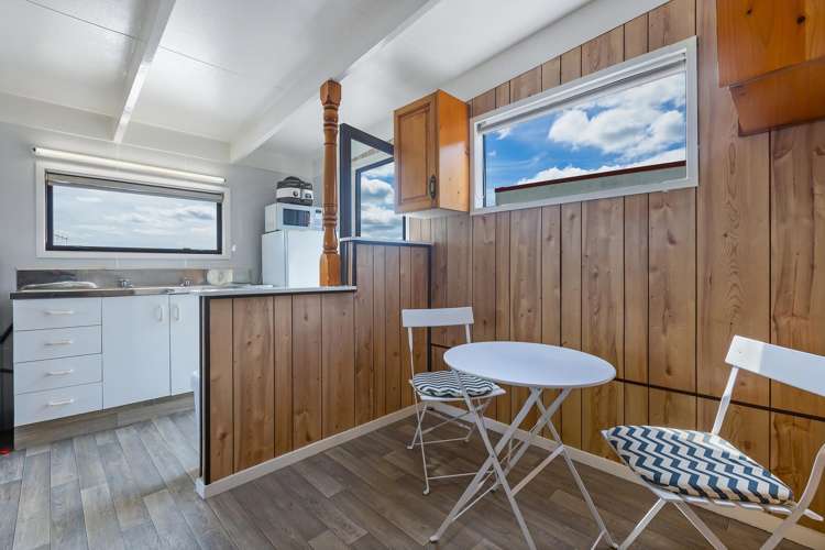 20 Leslie Road Cable Bay_28