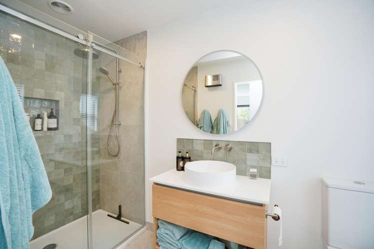 177 Queens Drive Richmond_15