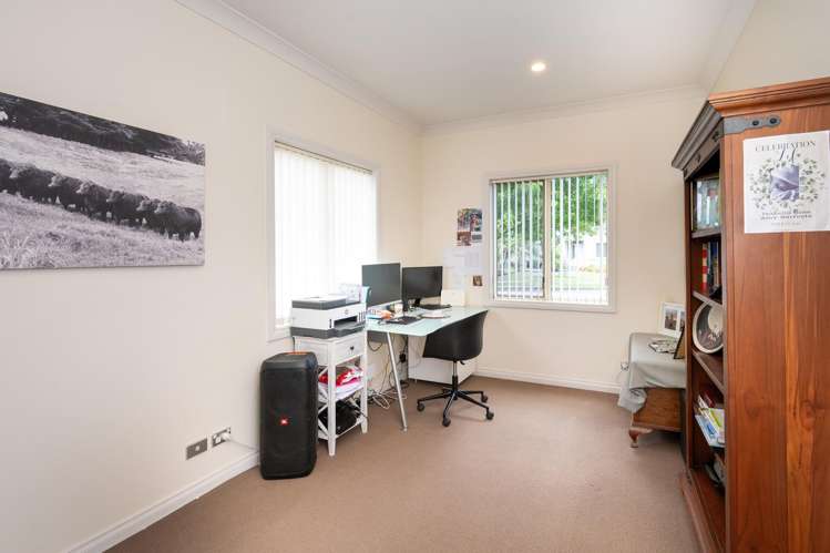 14 Heynes Place Clive_12