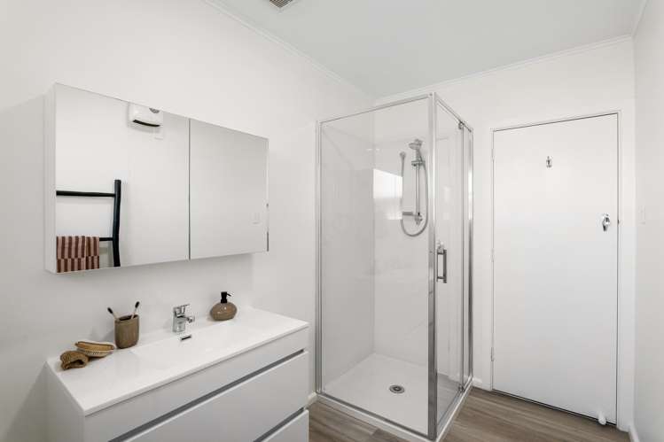 2 Freebairn Street Redwood_16