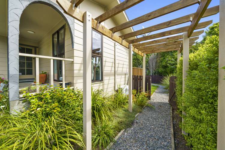 2 Tedder Way Karori_17