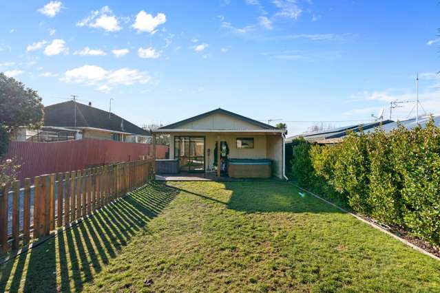 Home by the beach, North New Brighton Gem!